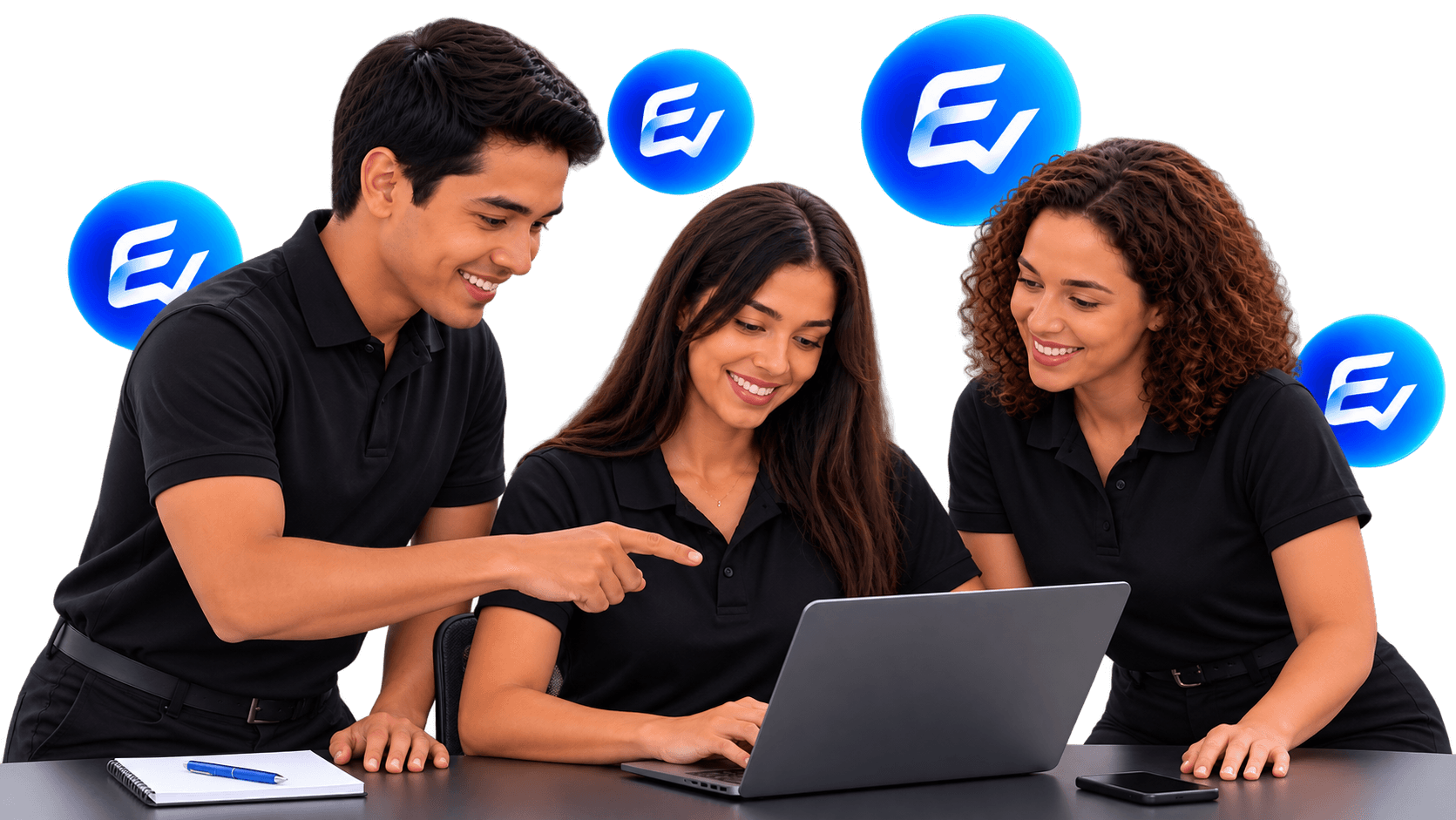 Equipe Efetua reunida em frente ao notebook
